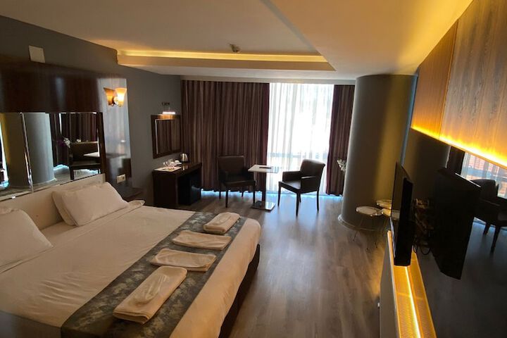 Room 2 of 64