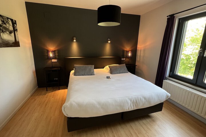 Room 2 of 53