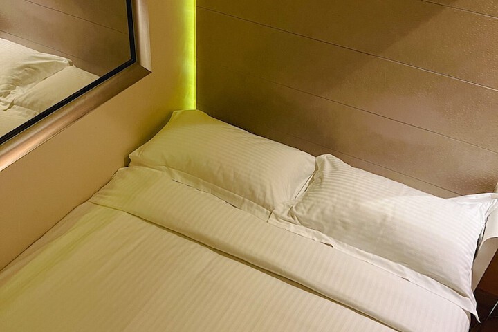 Room 17 of 36