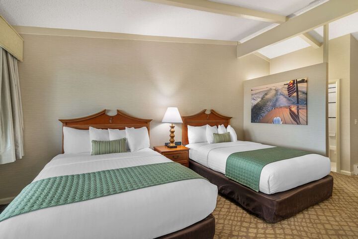 Business Queen Bed (7 of 9)