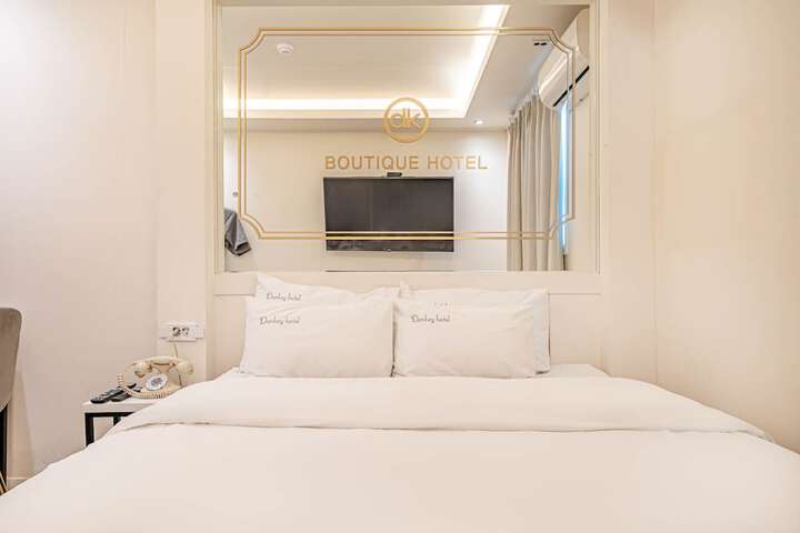 Room 7 of 38