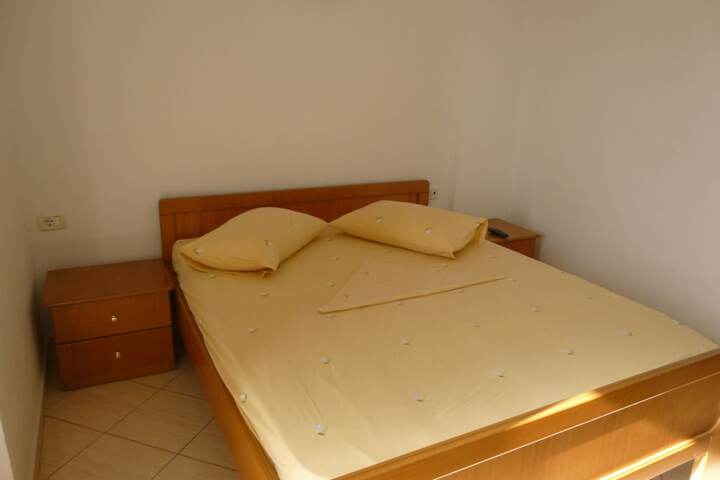 Room 6 of 33