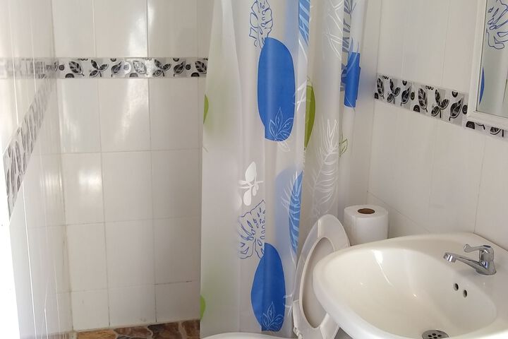 Room 2 of 33