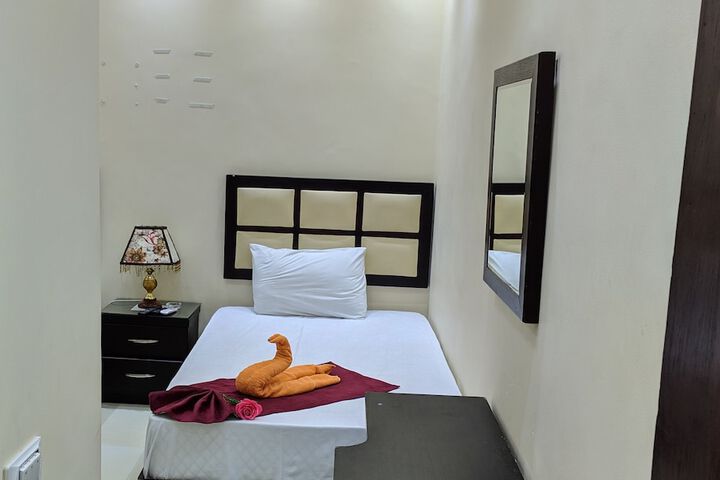 Room 13 of 35