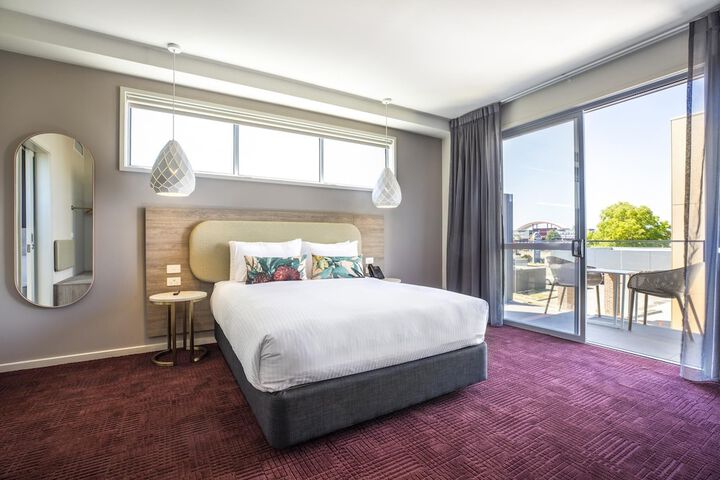 Room 16 of 74