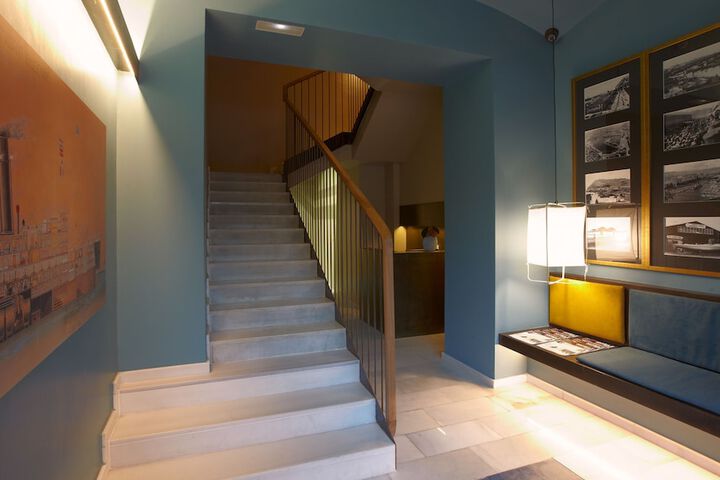 Entrance & Lobby