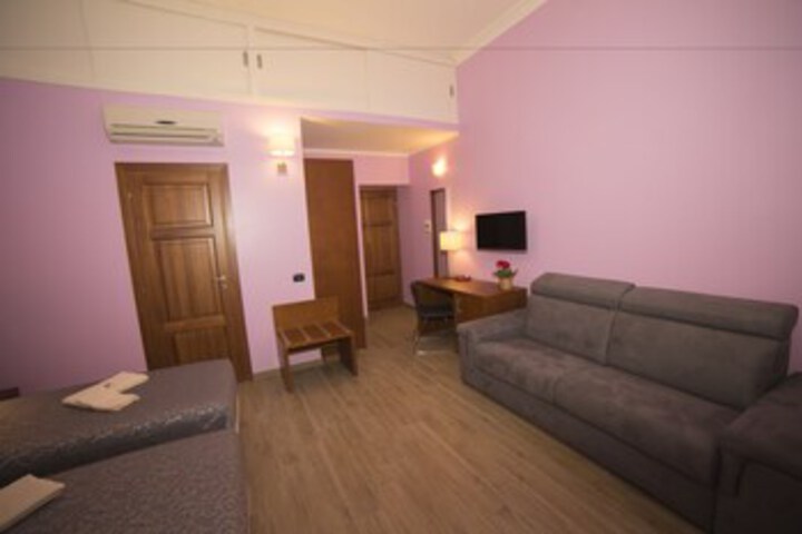 Room 34 of 37