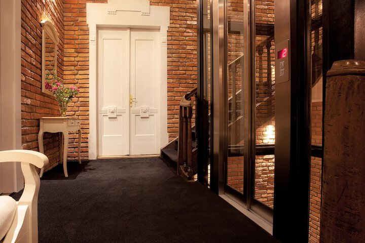 Entrance & Lobby