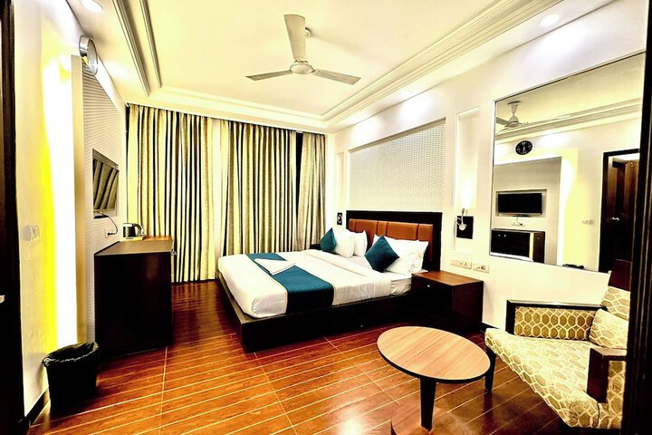 Room 14 of 22
