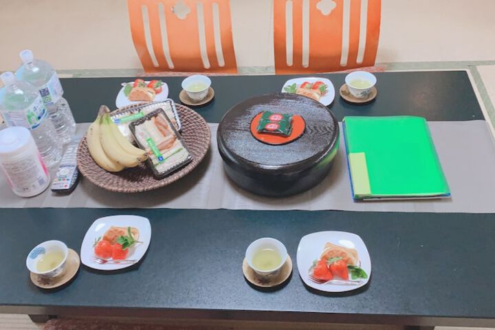 Room 8 of 18