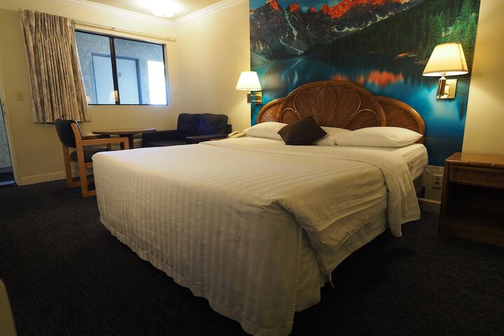 Room 9 of 15