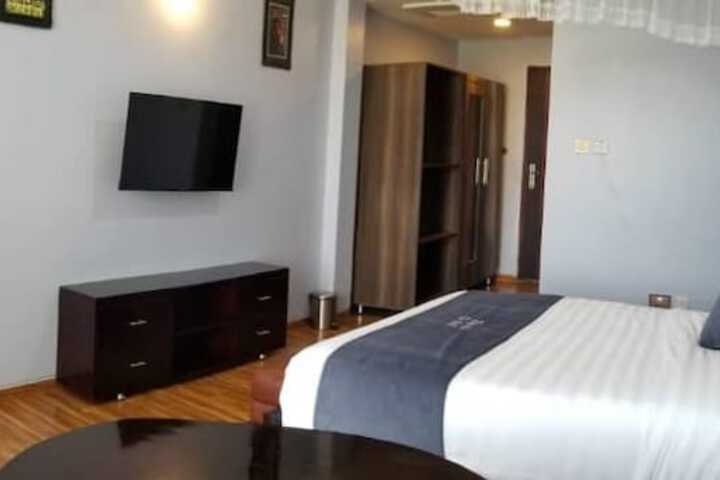 Room 10 of 150