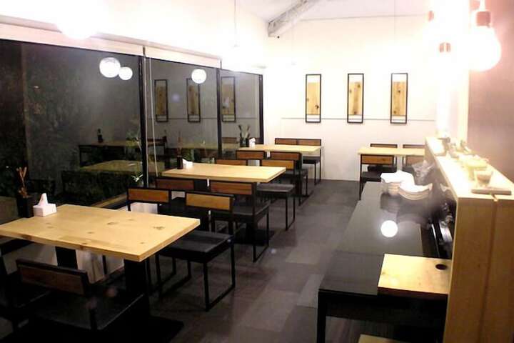 Dining 33 of 49