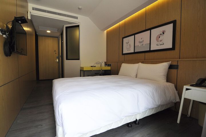 Room 8 of 28