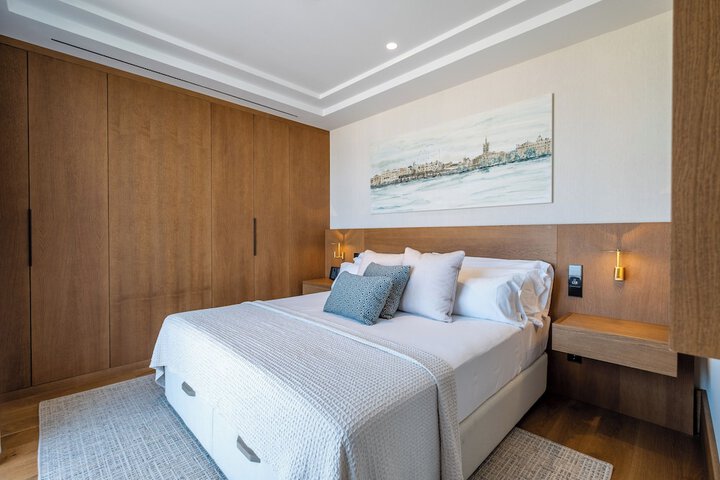 Room 32 of 64