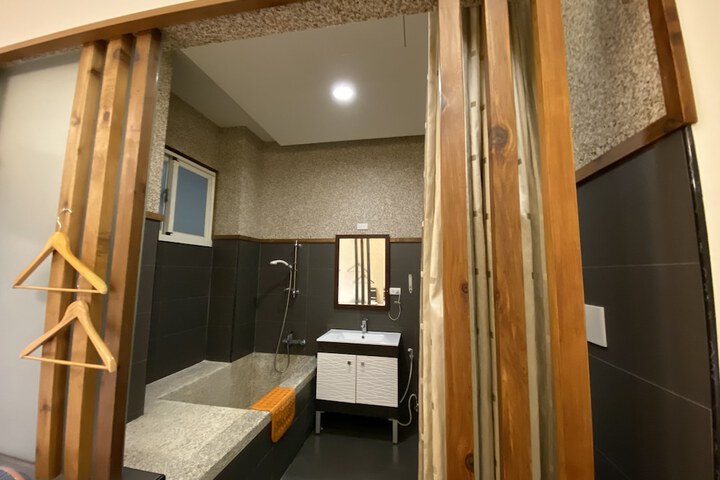 Room 12 of 16