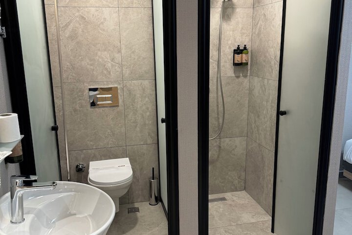 Room 15 of 21