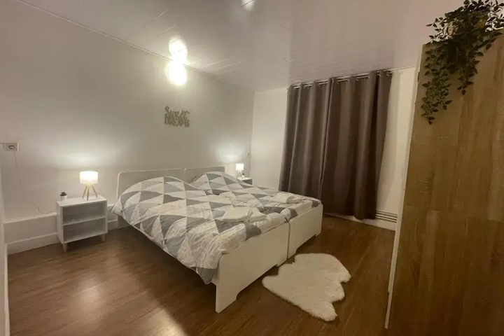 Room 4 of 15