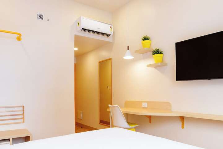 Room 18 of 24
