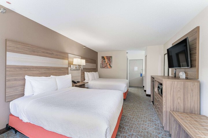 2 Queen Beds (3 of 7)