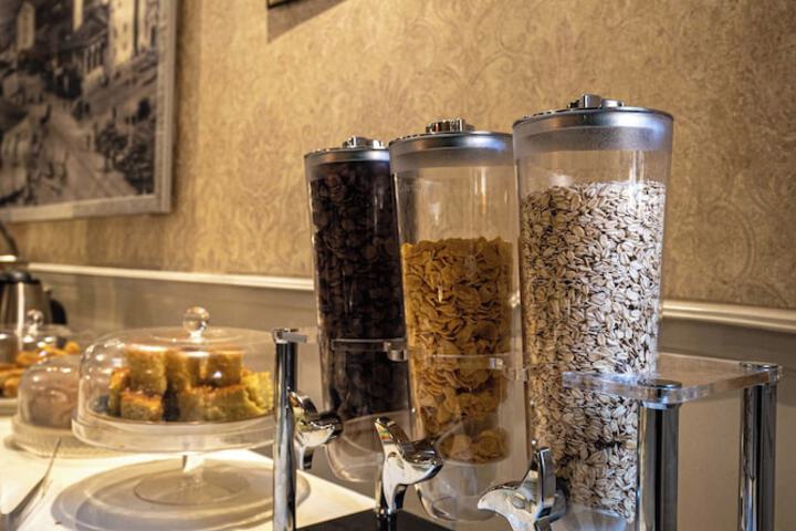 Breakfast/Coffee Service 108 of 188