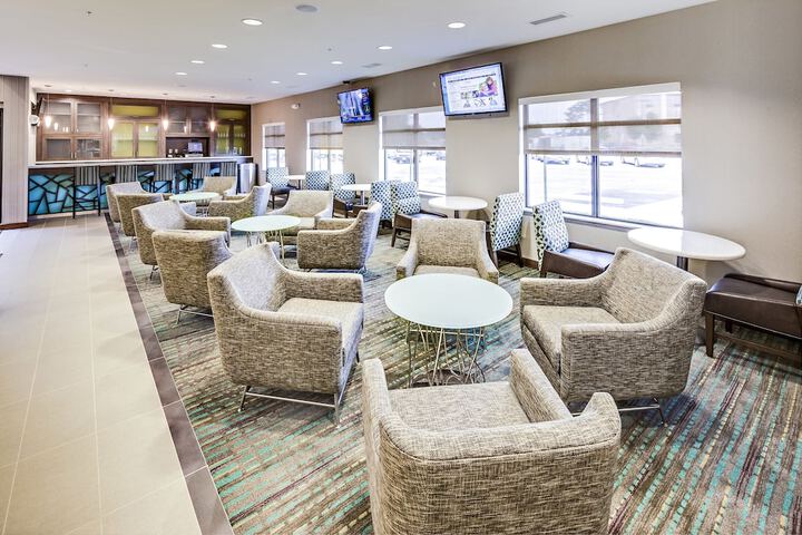 Lobby lounge
