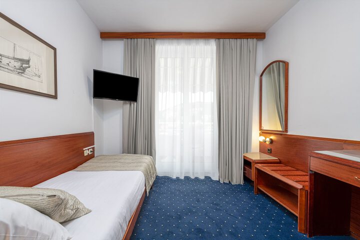 Room 18 of 49