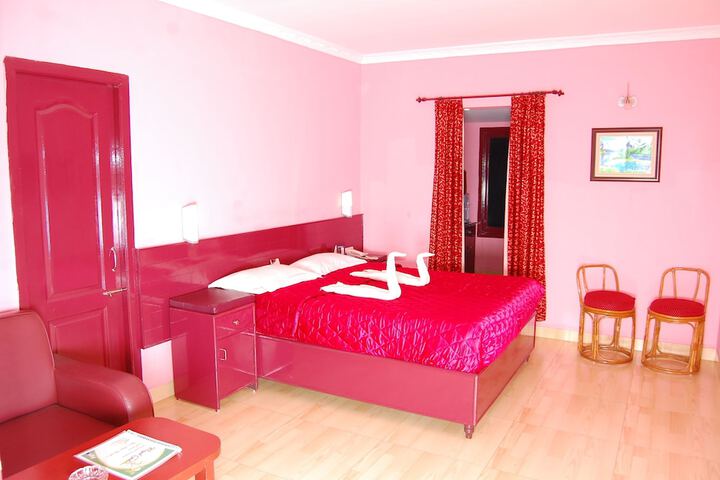 Room 4 of 18