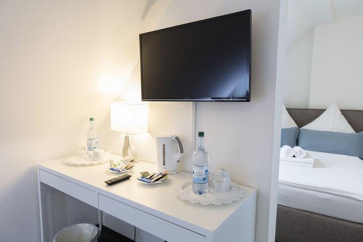 Room 8 of 26