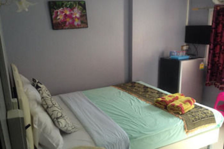 Room 11 of 18