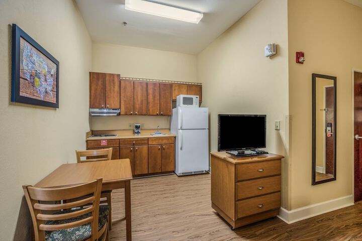 Room 33 of 69