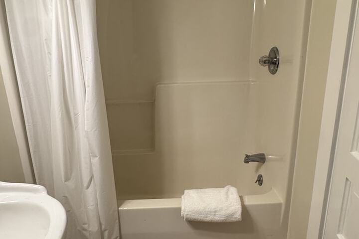 Room 123 of 182