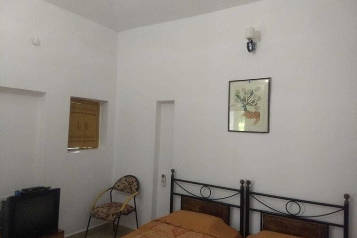 Room 4 of 51