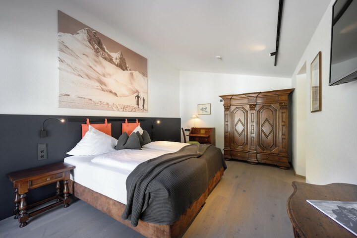 Room 4 of 24