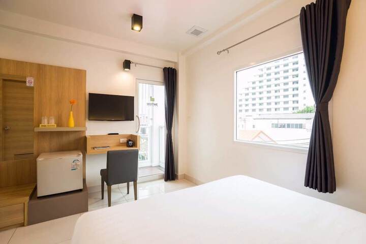 Room 4 of 25