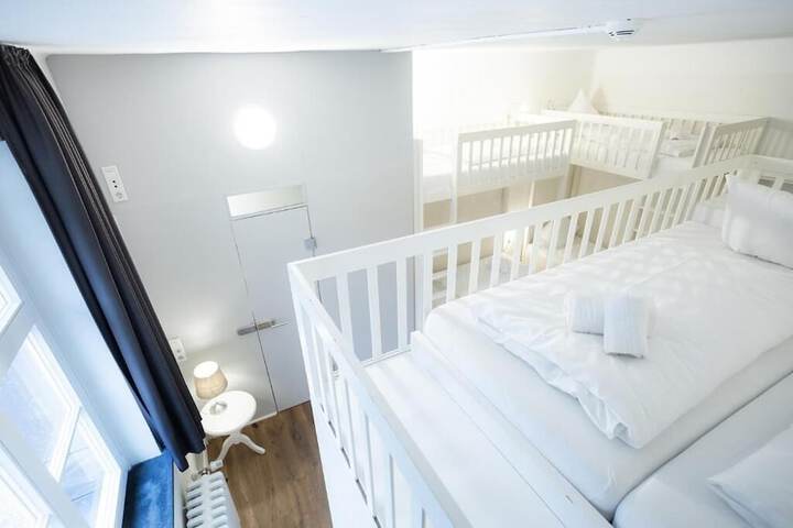 Room 2 of 34