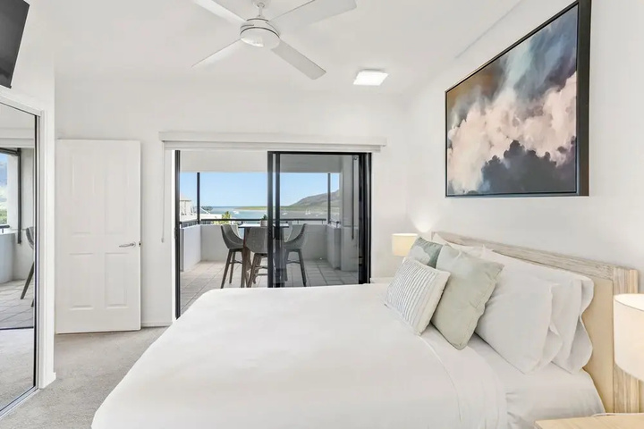 Room 4 of 20