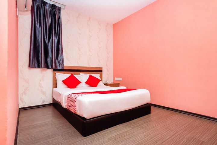 Room 6 of 33