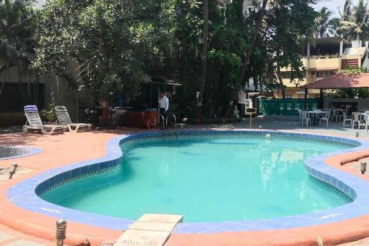 Pool 4 of 7
