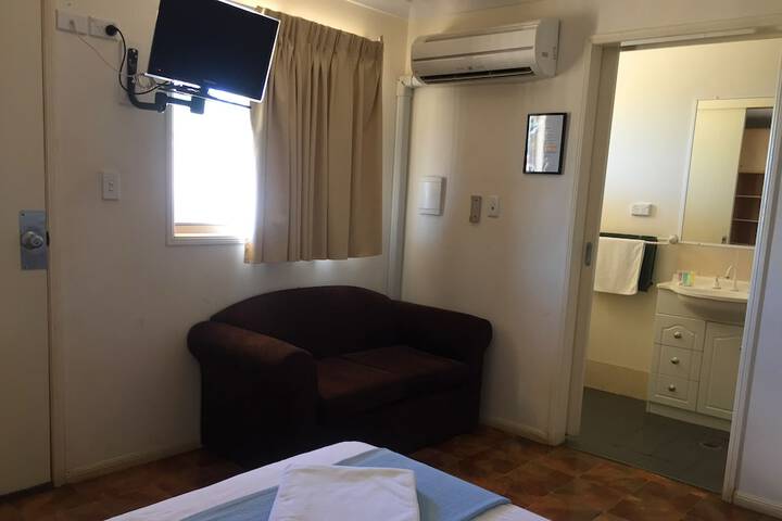 Room 16 of 80