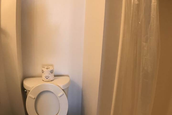 Room 21 of 34