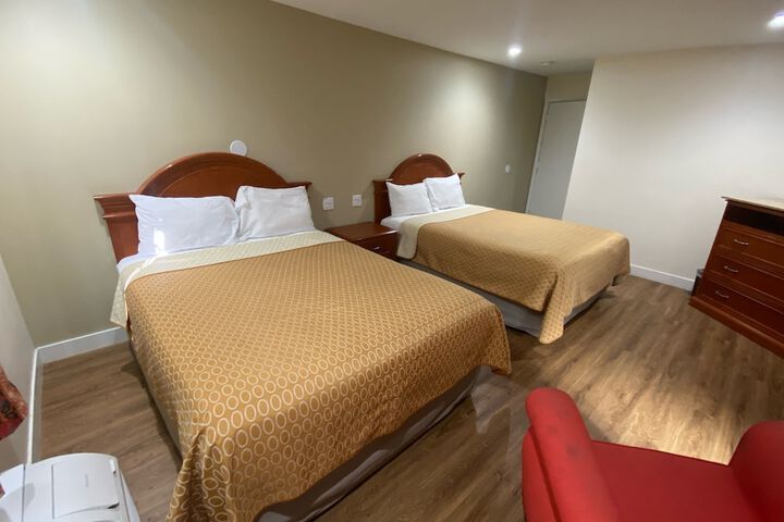Standard Room, King or Two Doubles (6 of 6)