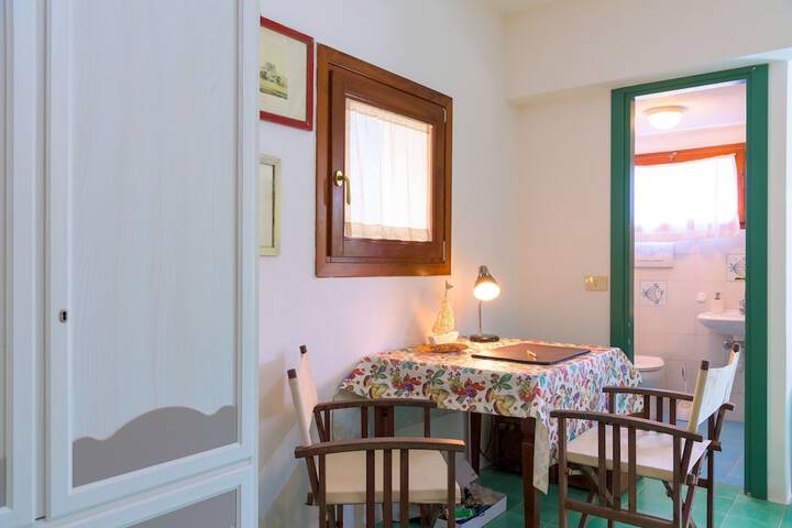 Room 8 of 24