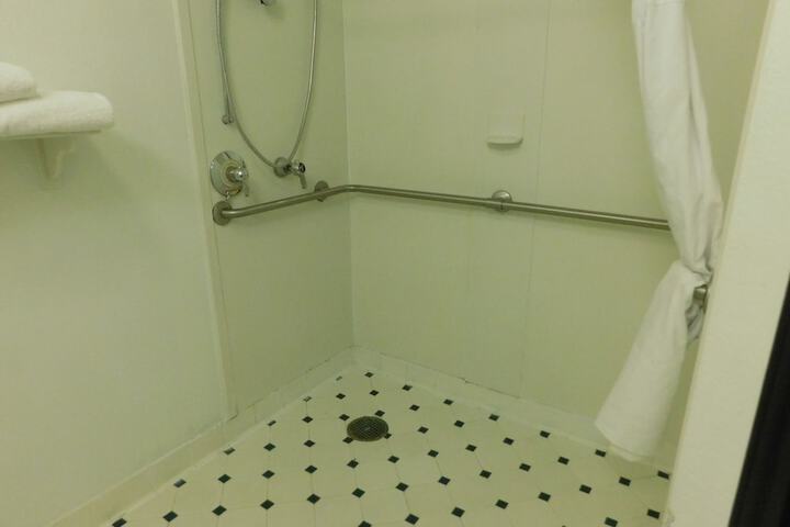 Room 52 of 79