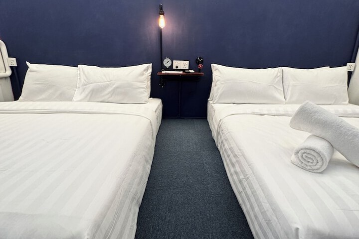 Room 25 of 122
