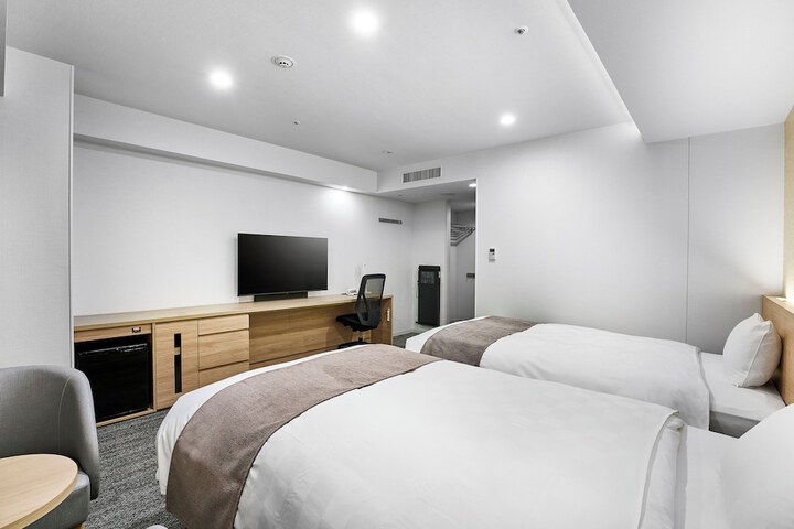 Room 6 of 25