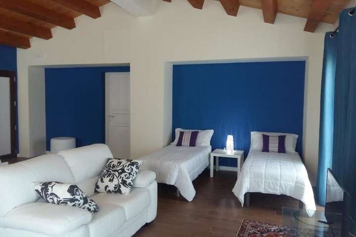 Room 8 of 16