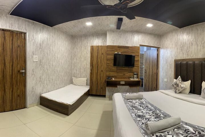 Room 12 of 15