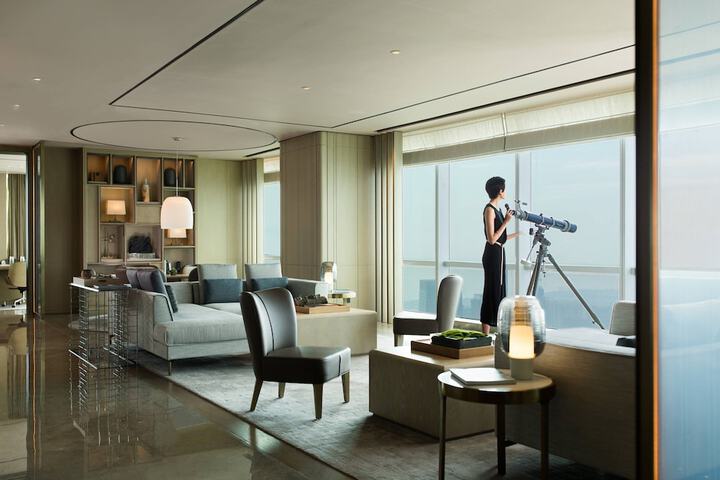Lounge 65 of 96