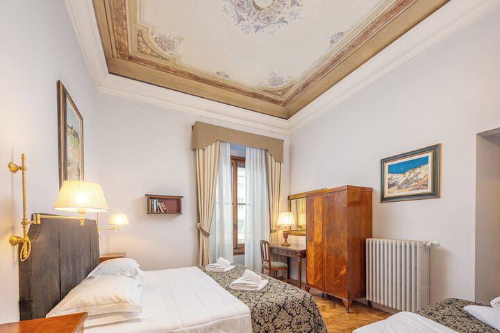 Room 21 of 36